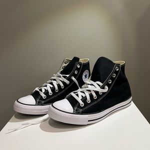 Chuck Taylor All Star Black Converse Size 10 Men’s and 12 Women’s brand new